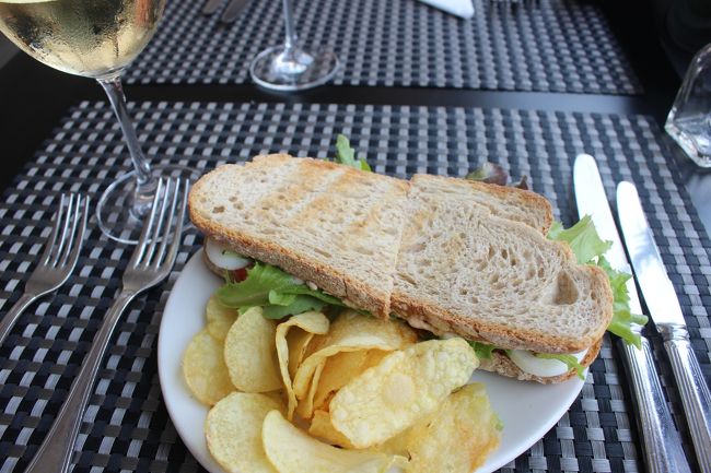 ここはビュッフェもワイン付きで安かったですがサンドイッチをオーダーしました。