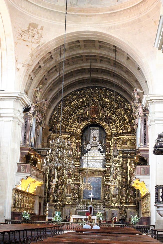 教会の中です。<br />日曜の午後なので人がいませんでした。