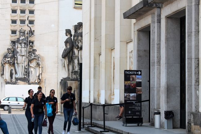 大学を見学するのにチケットをここで購入します。