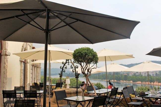 帰りはたらたらと歩きです。<br />中腹に見えてたカフェで一休み