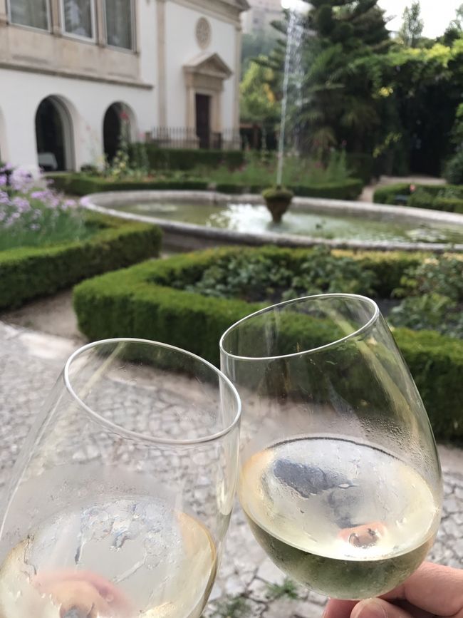 ウエルカムドリンクをガーデンで頂きます。<br />このホテルは庭園も美しいです。