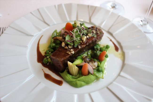 ビーフステーキのソースも凝っていて食欲もそそるし美味しい。