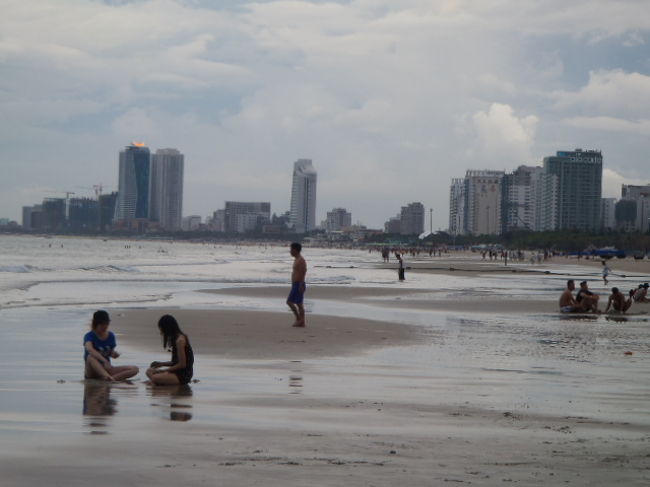 広いビーチの彼方・此方で其々が好きなパターンで・・・
