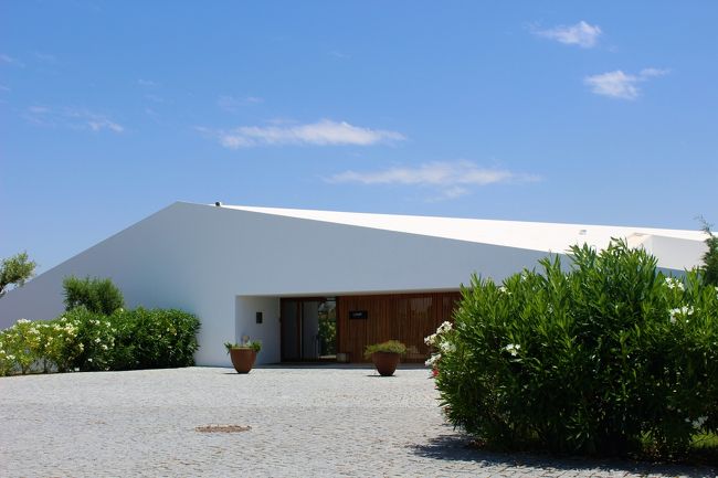 コインブラからMontemor-o-Novoのランドヴィネヤードまで1時間半ほどで到着しました。<br />http://www.l-and.com/landvineyards<br />