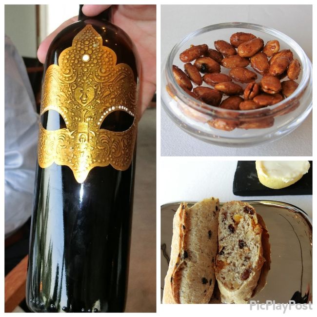 奇抜なボトルは赤のカルベネ<br />アーモンドのロースト<br />パンも美味しい