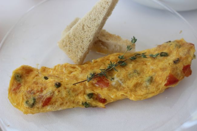 オーダーで卵料理を。<br />オムレツは正直持て余し最近オーダーしないのだけどここのは卵1つなのかなぁ。<br />美味しく頂きました。