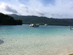 　川平湾はいつも見る写真と同じ、綺麗でした。