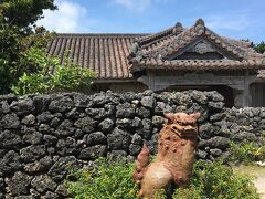 　帰る途中、「石垣やいま村」を訪れました。
　民家を移築して、展示しています。
　