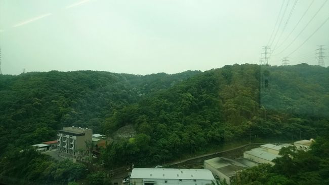 途中の外観です。<br />東北新幹線のチャイムが流れてきそう(笑)<br /><br /><br />下を見ると、とても高い位置に建設していることがわかります。<br />結構ヒヤヒヤものです。