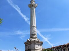 ロッシオ広場のシンボル、ペドロ４世の銅像がのった円柱があります。