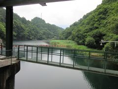 道志ダムによって出来たダム湖です
相模湖の奥にあるので奥相模湖と言います
でも観光地で有名な相模湖と比べると超々マイナーな湖ですね