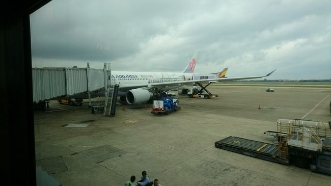 ラウンジから搭乗口まで少し遠かったので、<br />早めに向かいました。<br /><br /><br />CI158<br />TPE-KIX