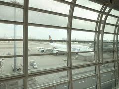 搭乗開始時間も差し迫ってきたので、搭乗ゲートに移動。
これに搭乗します。