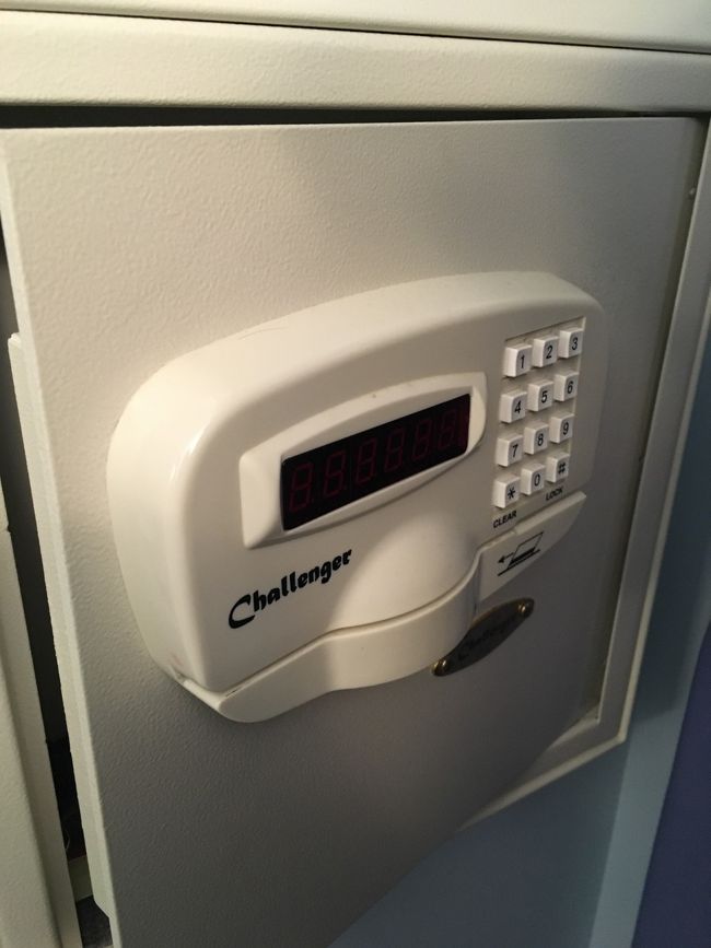 到着して、移動疲れ→時差ボケ→連日パーク通いの遊び疲れ→でいつもは部屋の細かい写真も撮ってくるはずが、そこまで頭が回らずアリエルの部屋の写真がほとんどないです。笑