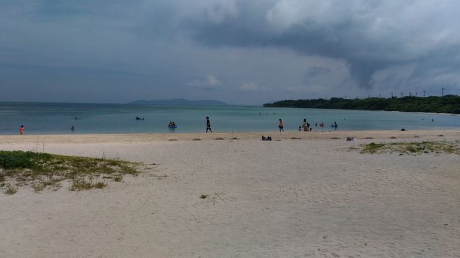 ビーチ<br /><br />アジア系、西洋系の外国の方もたくさんいらっしゃいました<br />一人で荷物が心配なので泳げず<br />まあ一人で泳いでも面白くないけど。笑<br />でも飛び込みたくなるくらい綺麗な海でした！