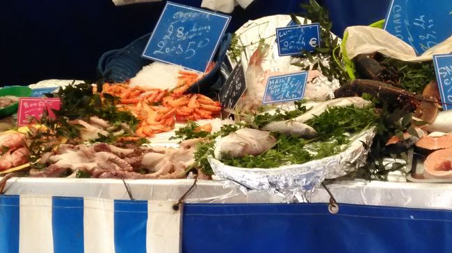 食後は近隣の路地を散策