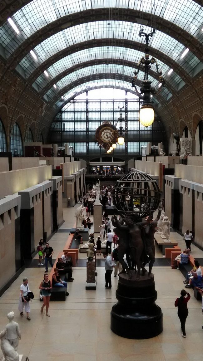 そしてお次はオルセー美術館へ。<br />駅舎だ～