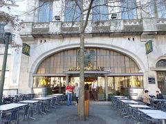 現地ガイドさんが案内してくれました。
勿論、トイレも食事も利用しない。見学のみです。
高めらしいです。