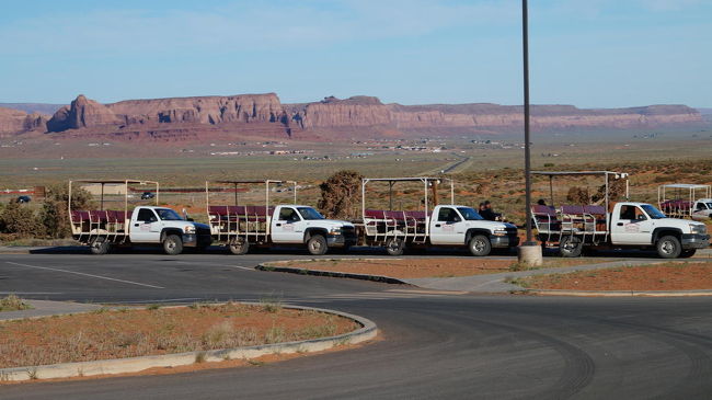アンテロープと違い、シートは進行方向向きに３列。後方の景色も素晴らしい。<br />