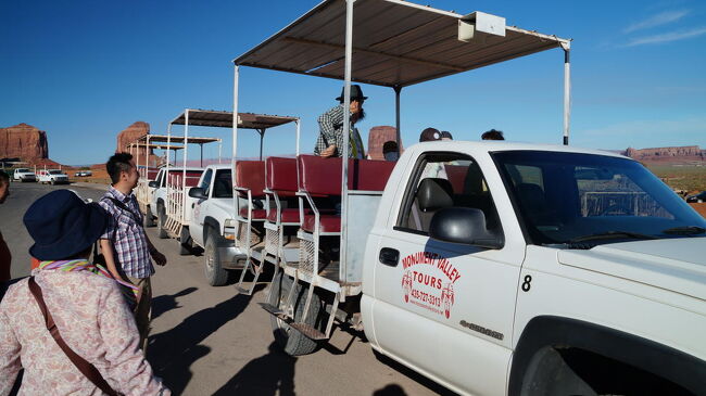 3台に分かれて乗車。<br />