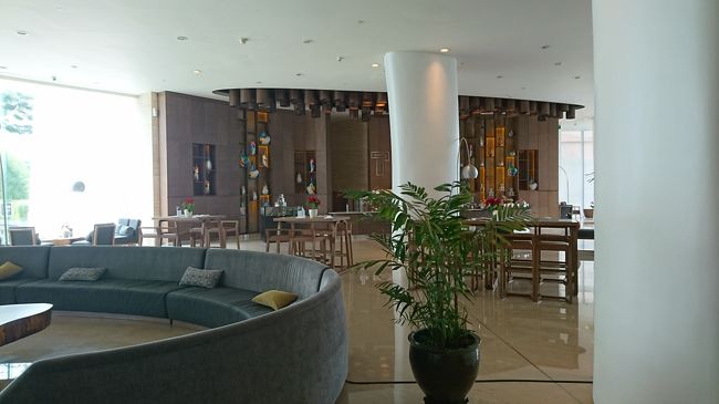 この時点で、もうこの後の結末は想像出来る<br />ことと思いますが、結局、再発行となり<br />「これで大丈夫」と手渡されたキーも、<br />ラウンジ階へアクセスすることが出来ません<br />でした。