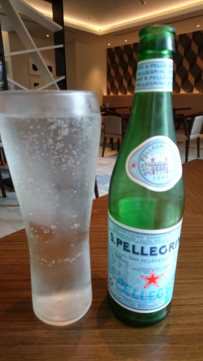 冷たいスパークリングウォーターで〆ました。