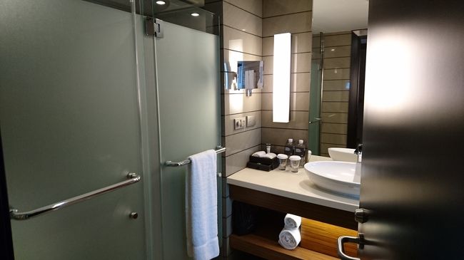 なかなか素敵な洗面台なのですが、<br />使い勝手としては今一つでした。