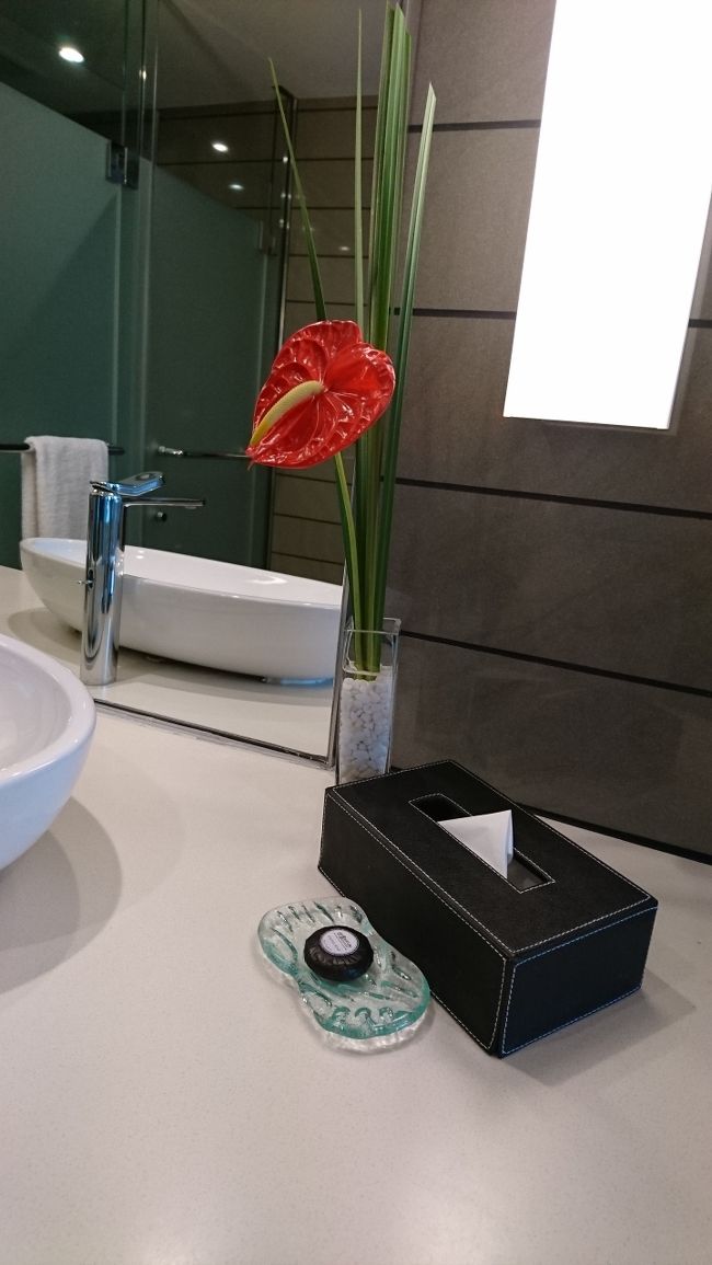 シンクの右側。