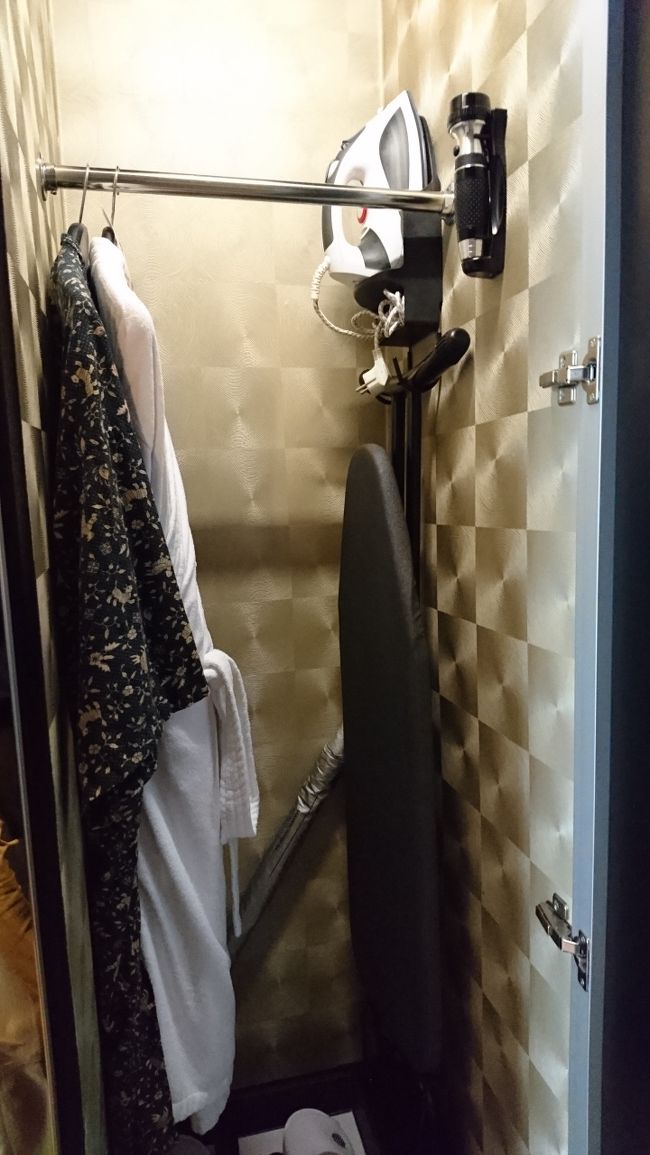 バティック染めの着物がありました。<br />着てみれば良かったなぁ、と今になって思います。