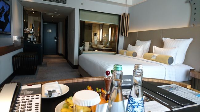 新聞は、ダブルツリーヒルトンにも同様に<br />Mailでリクエストをお願いしていましたが、<br />置いてありませんでした。<br />此方では対応していただき、感謝です。<br />※宿泊料金(お部屋のグレード)がダブルツリーと<br />　全然違うので、同列比較は出来ません。