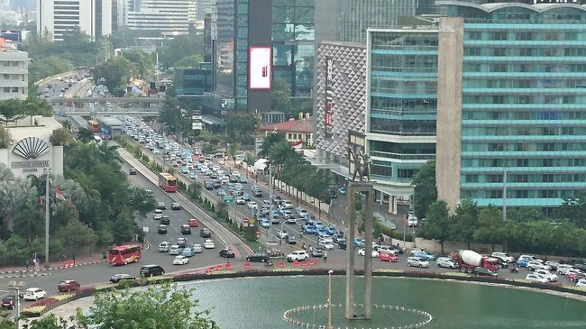 噴水は日中の間は止まっているようです。