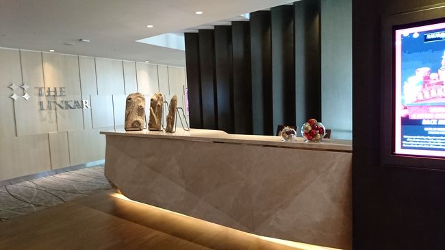 ここはなんだったっけ？<br />銀行みたいな感じでしたが無人でした。