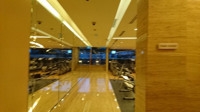 着替えはフィットネスのロッカールームです。