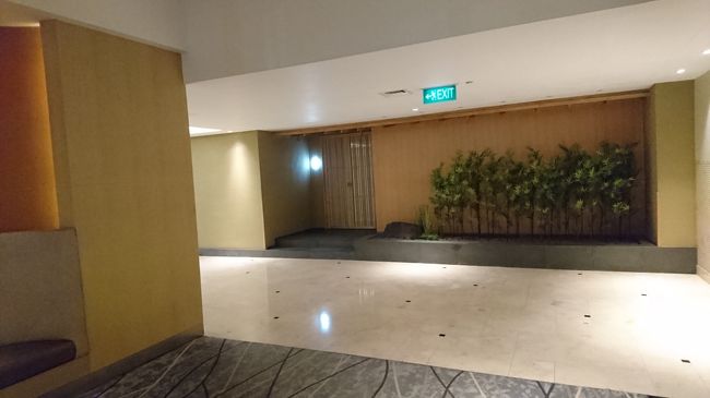 レストランの中には寿司店もありました。<br />暖簾がでていませんでしたので、<br />本日はおやすみ？営業時間外？