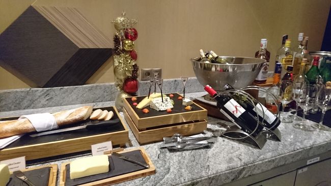 アルコール＆バゲット＆チーズ。