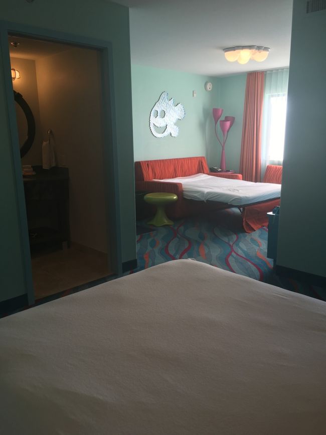 そして、リビングのソファーが3台目のベッドに♪