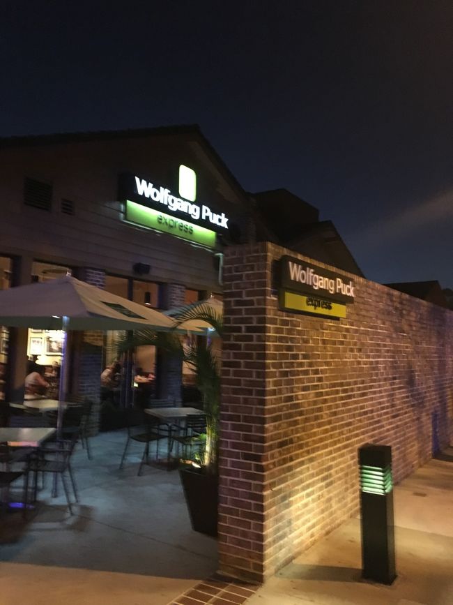 ウルフギャングステーキが好きな娘のリクエストで、、<br /><br />ウルフギャングがある～！と予約してたお店。<br /><br />が！予約してたのは、ここではなく違う場所。しかもステーキじゃなかった！笑