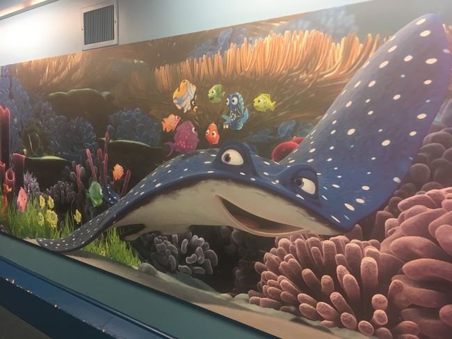 エレベーターホール前にはこんな絵が。