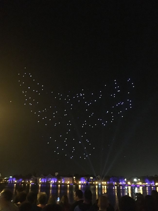 真ん中の湖の上でこんな事もやってました～♪<br /><br />凄～くキレイだった！