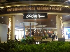 ハワイ・ワイキキ『INTERNATIONAL MARKET PLACE』1F

2016年8月25日にオープンした新『インターナショナル マーケットプレイス』の写真。

ニューヨークに本店がある高級百貨店『サックス・フィフス・アベニュー』の
ワイキキ店も同時オープンです。

去年のハワイは7月に行ったので、今回初のインタマ訪問になります。

http://ja.shopinternationalmarketplace.com/