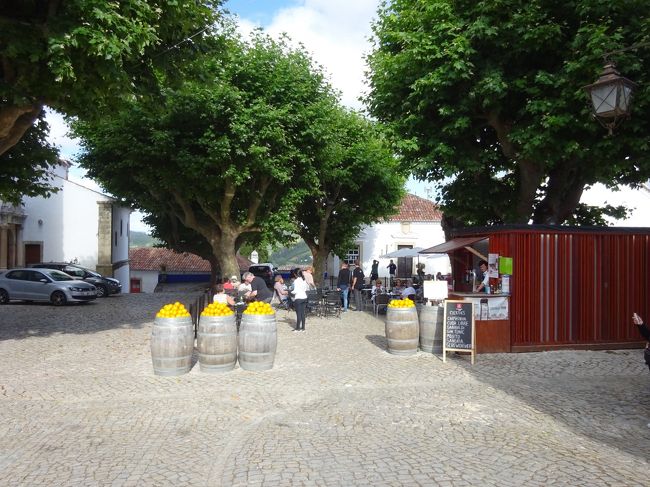 隣のカフェ<br /><br />レモンをタワワにディスプレイ（〓＾ー＾〓）<br /><br />こんな風に置いておけるってことは<br />予冷品じゃないという理解でよろしいか？