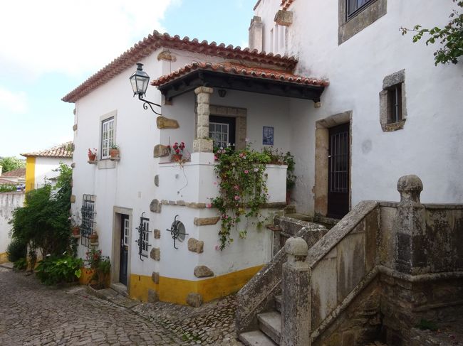 メインストリートの一本南、一段下がったところにある通りをぷらぷら～