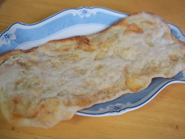 パリパリジャガイモ<br /><br />雨で湿気が多い日だったのでお店の方に<br /><br />「今日は湿気が多いのであまりパリパリしていないかも」<br /><br />と言われたのですがちゃんとパリパリしていました！<br /><br />これはおいしい！<br />ビールのつまみにちょうどいい感じです