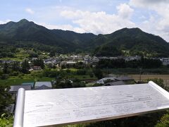 画像の中央やや右上あたりがJR中央線の初狩駅。