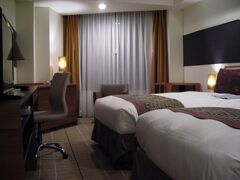 東京駅八重洲南口バスターミナルからバスでラディソン成田へ。楽天トラベルでツイン朝食付き12,000円