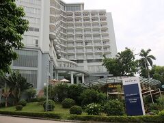 ノボテル　ハロンベイ
　本日宿泊するホテルです。フランスに本部があるホテルチェーンのようですね。派手さはないですが落ち着いた雰囲気のホテルです。1泊しかしませんが、客層はどうでしょうか。大陸系の方々が少ない（いない）方が良いのですが・・・。だって、騒がしいから・・・。