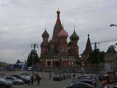 ワシリー寺院だ・・・

感動！！

テレビのニュースでは、モスクワ支局からの報道がこの前で映し出されるね。