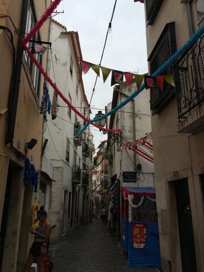 せっかく綺麗な街並みなのに装飾がもったいないと感じてしまうのは私が旅行者だからでしょうか。