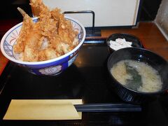 東京駅スタートです。
丼グランプリというのをやっていたので天丼と思いましたが、いざとなるとそんなに食べられないなと普通のにしちゃいました。