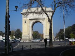 ブカレスト市街北の入り口、凱旋門。1919年完成。